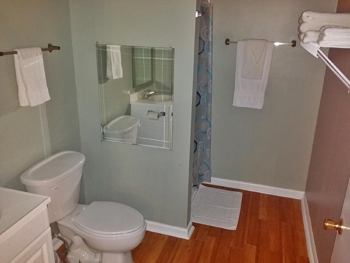 Fair Play Carolina Landing Camping Resort Two-Bedroom Cabin 1 מראה חיצוני תמונה