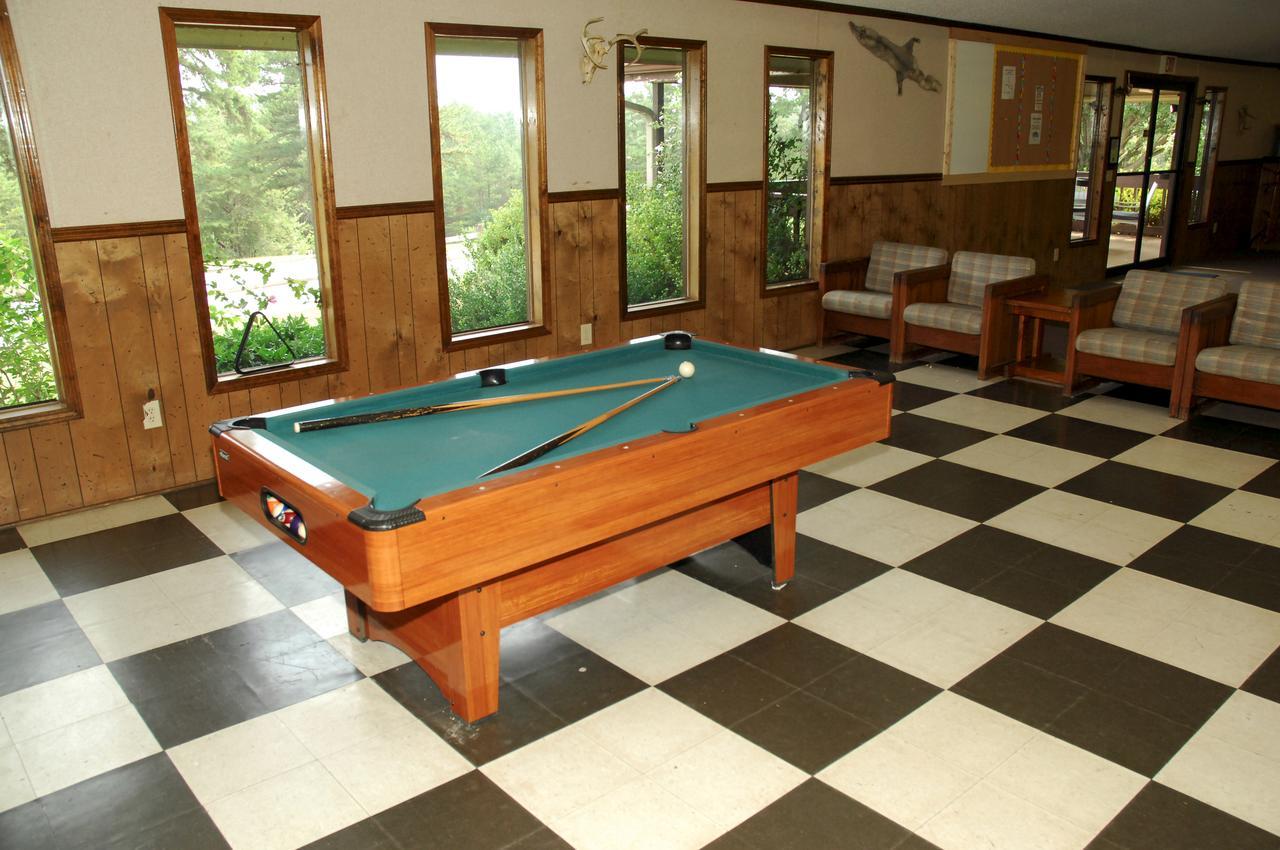 Fair Play Carolina Landing Camping Resort Two-Bedroom Cabin 1 מראה חיצוני תמונה